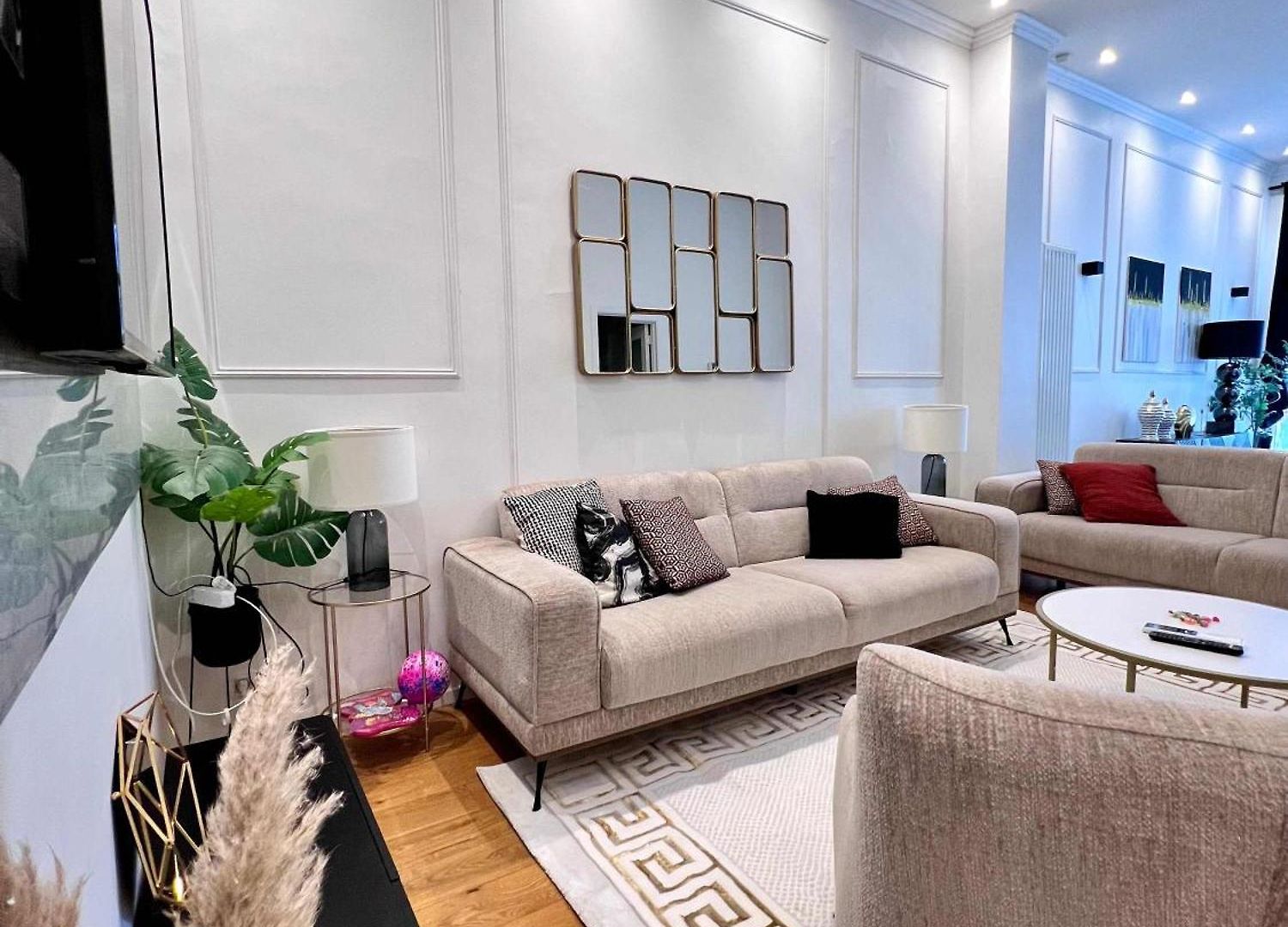 Family & Cosy For Up To 9 Guests Near Midi Station Apartment Brussels
