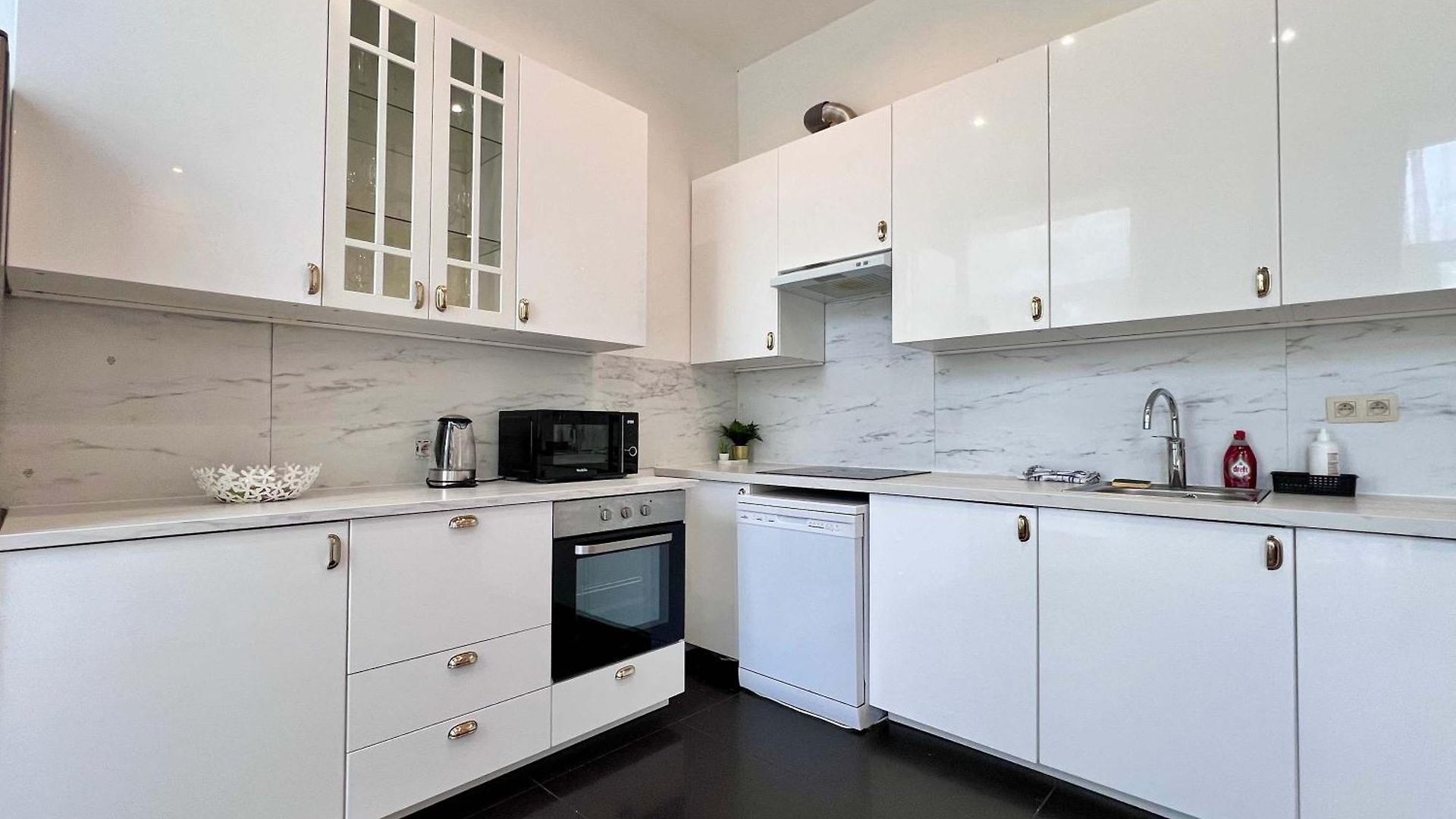 Family & Cosy For Up To 9 Guests Near Midi Station Brussels