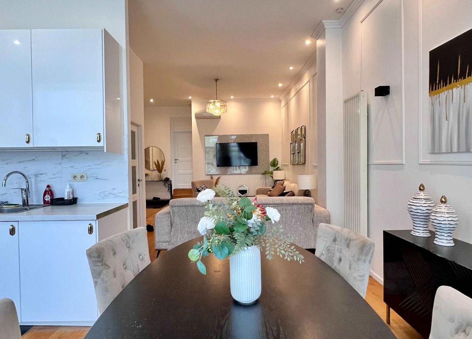 Family & Cosy For Up To 9 Guests Near Midi Station Apartment
