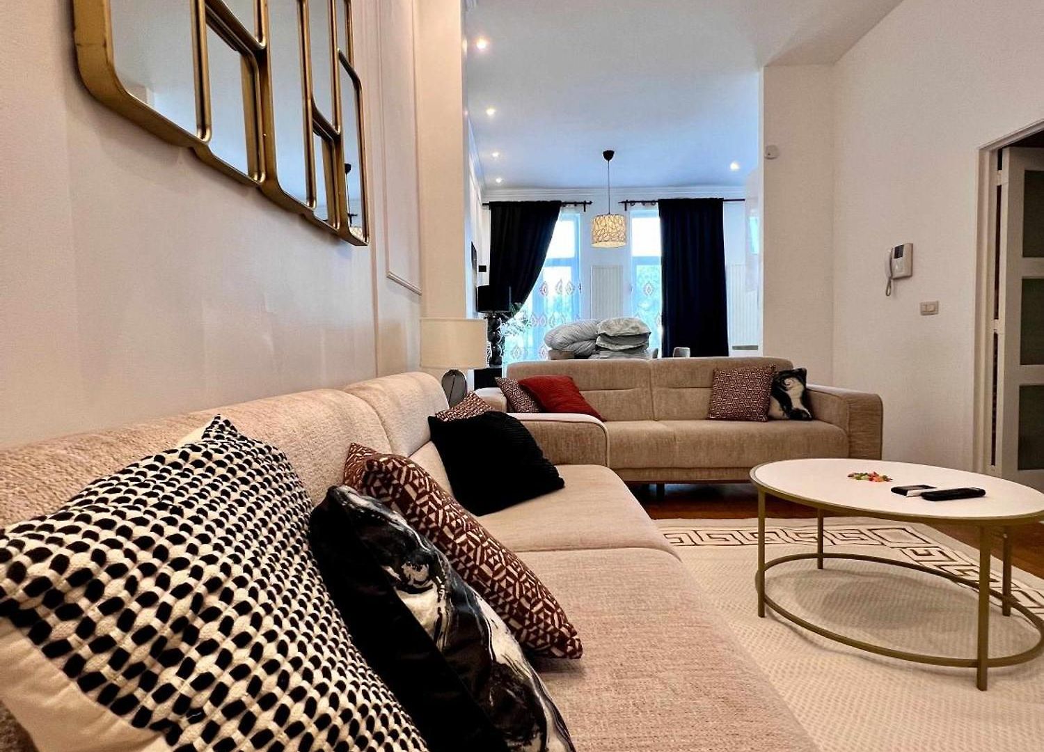 Family & Cosy For Up To 9 Guests Near Midi Station