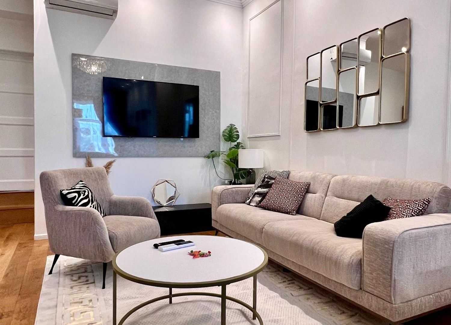 Family & Cosy For Up To 9 Guests Near Midi Station Apartment Brussels