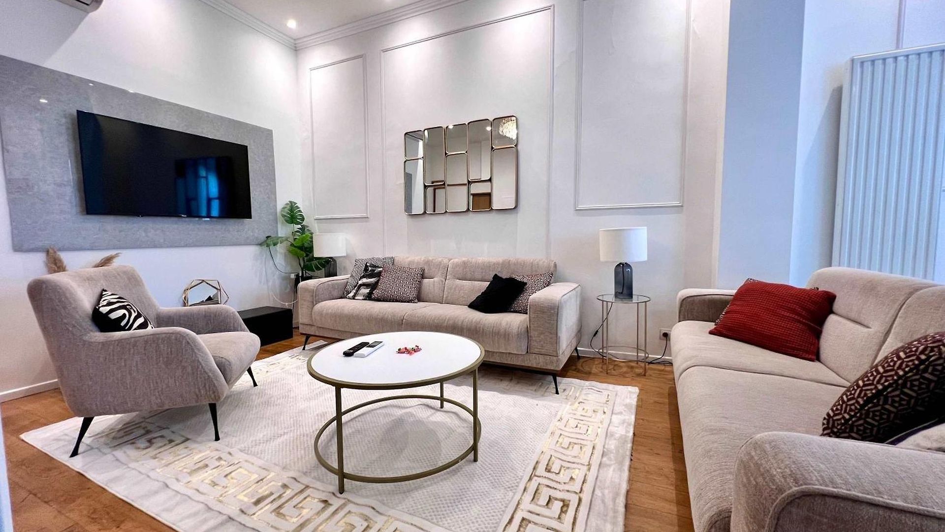 Family & Cosy For Up To 9 Guests Near Midi Station Apartment Brussels