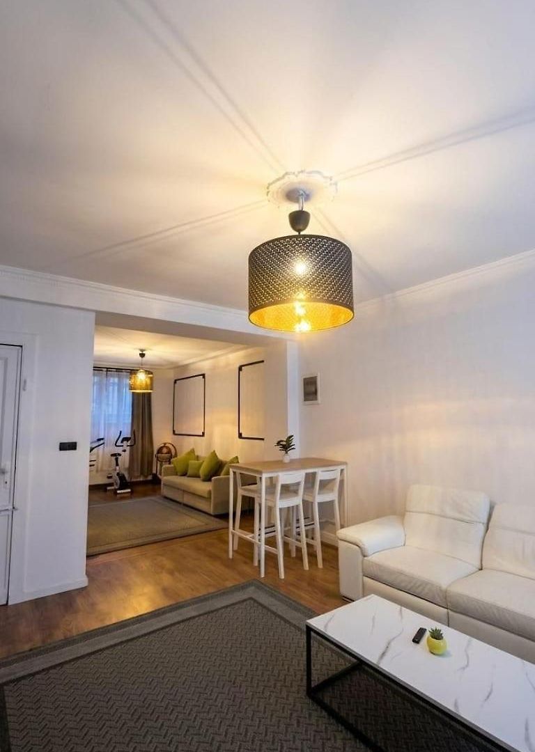 Urban Apartment *
