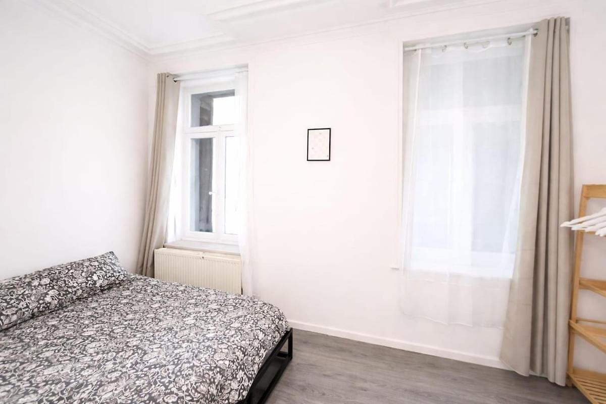 Urban Apartment *