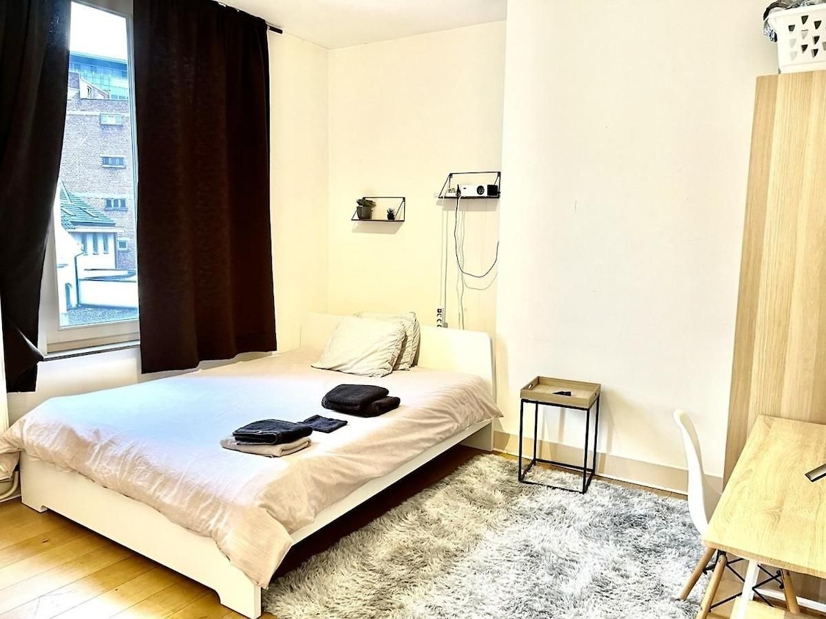 Apartment Bright 2 Bedroom Perfectly Located *