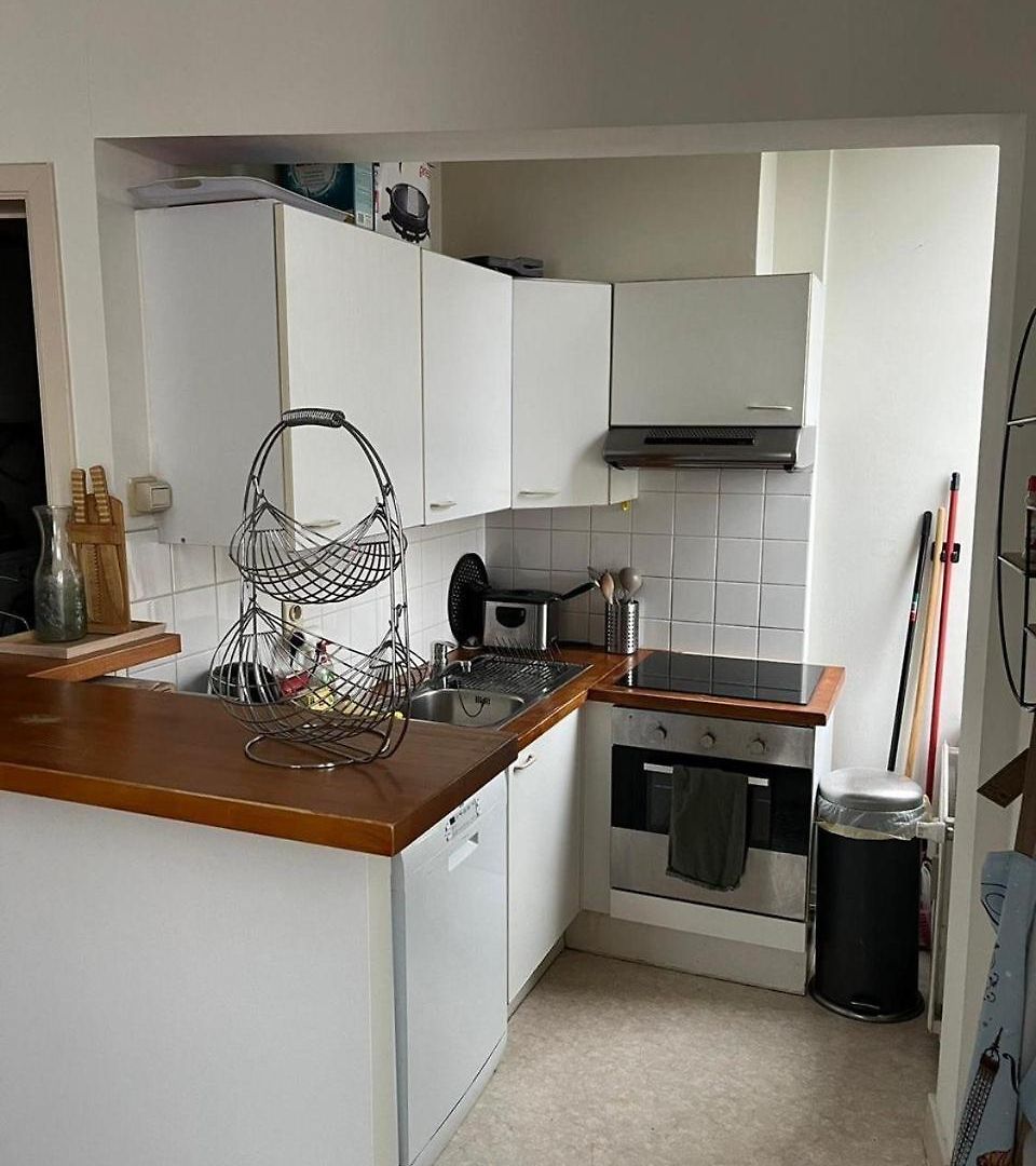 Bright 2 Bedroom Perfectly Located Apartment