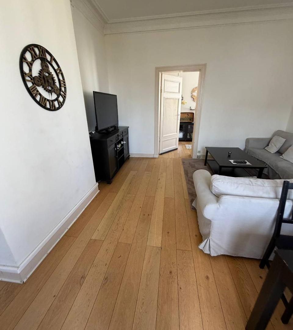 Apartment Bright 2 Bedroom Perfectly Located *