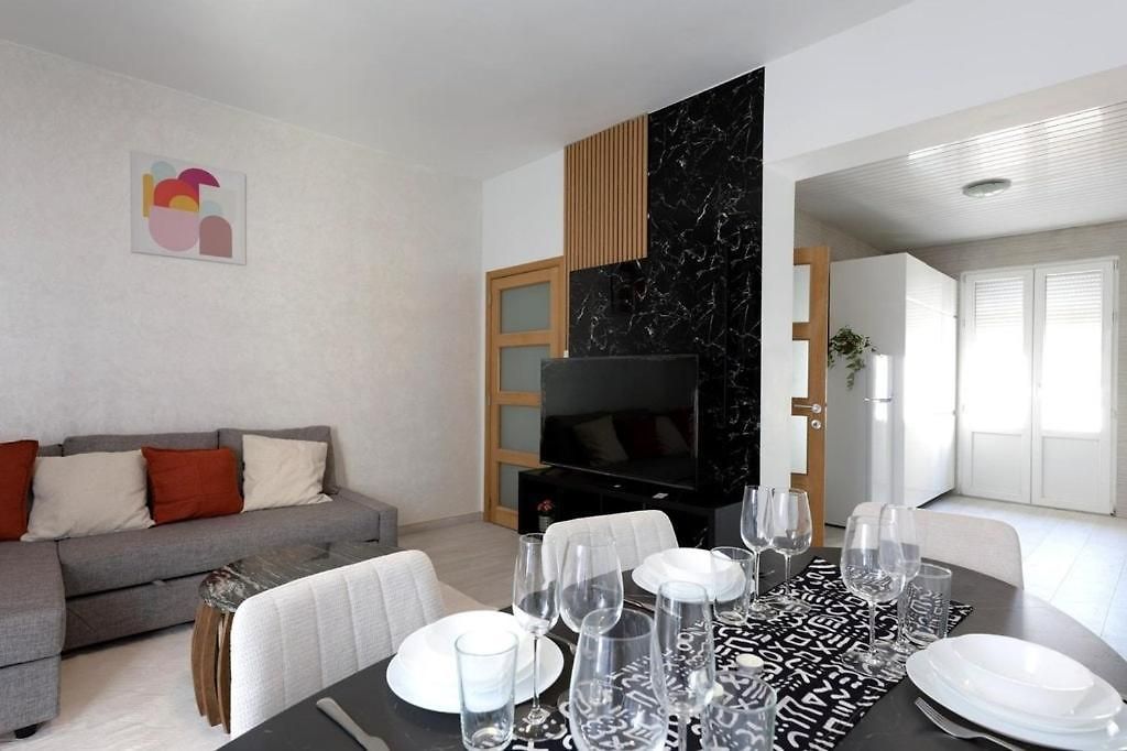 Cozy, Bright 2-bedroom Duplex In Brussels-laeken Brussels