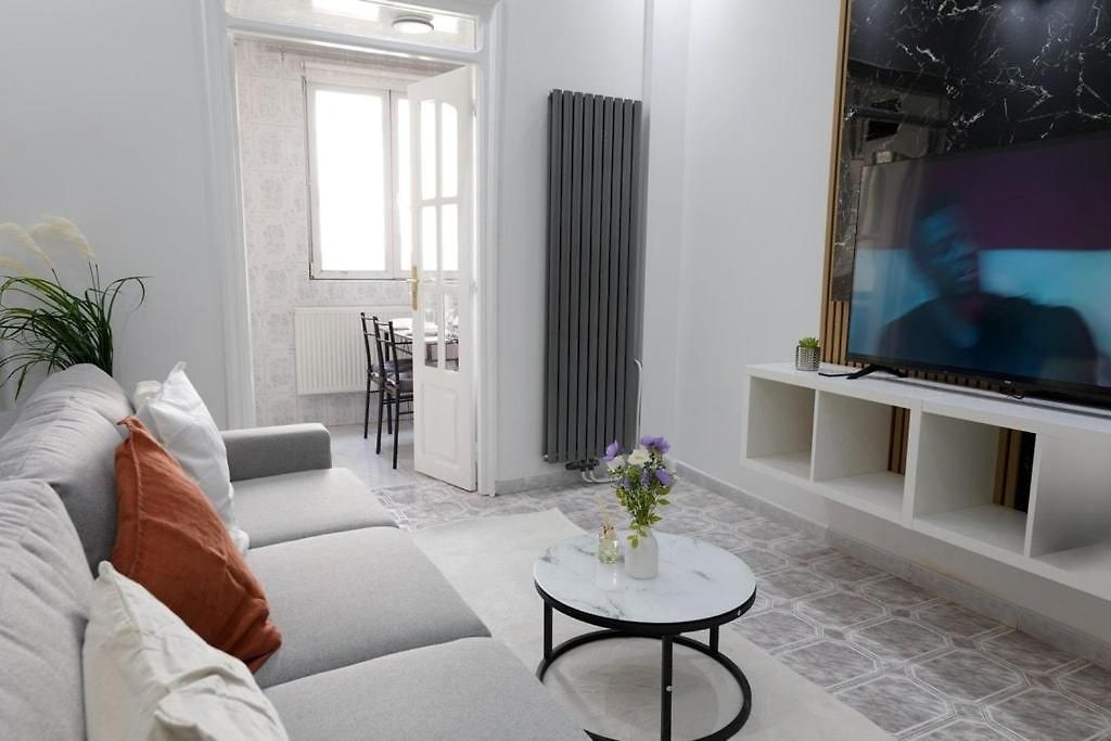 Apartment Cozy, Bright 2-bedroom Duplex In Brussels-laeken *
