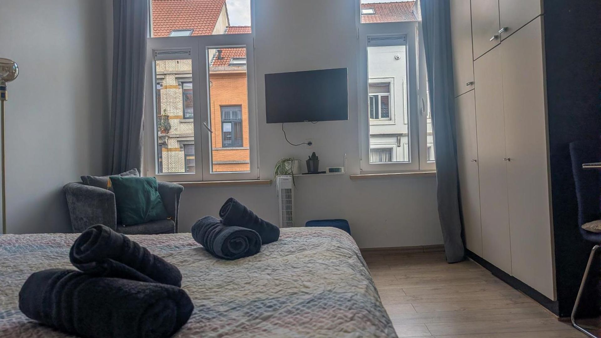 Magnifique Au 2eme Etage, A Proximite De La Gare Du Midi! Appartement