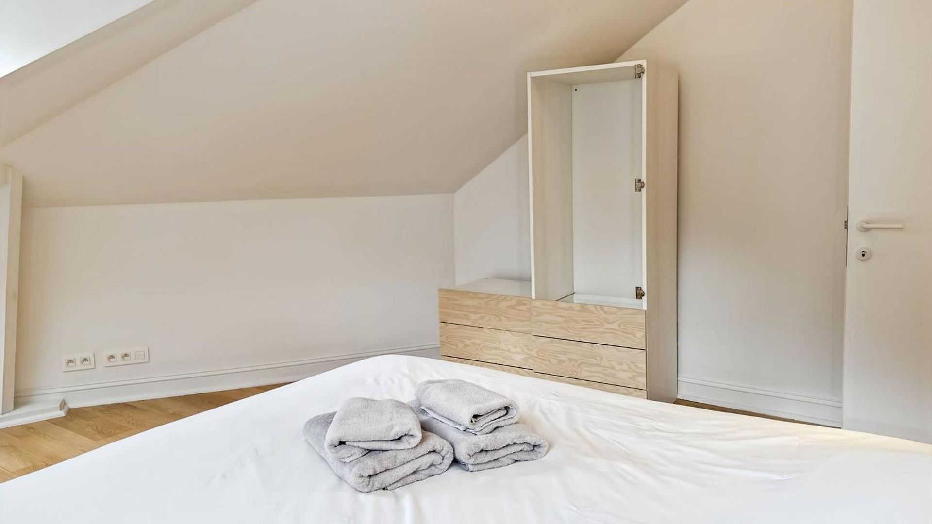 Self Check In 2 Bedroom In Apartment Brussels