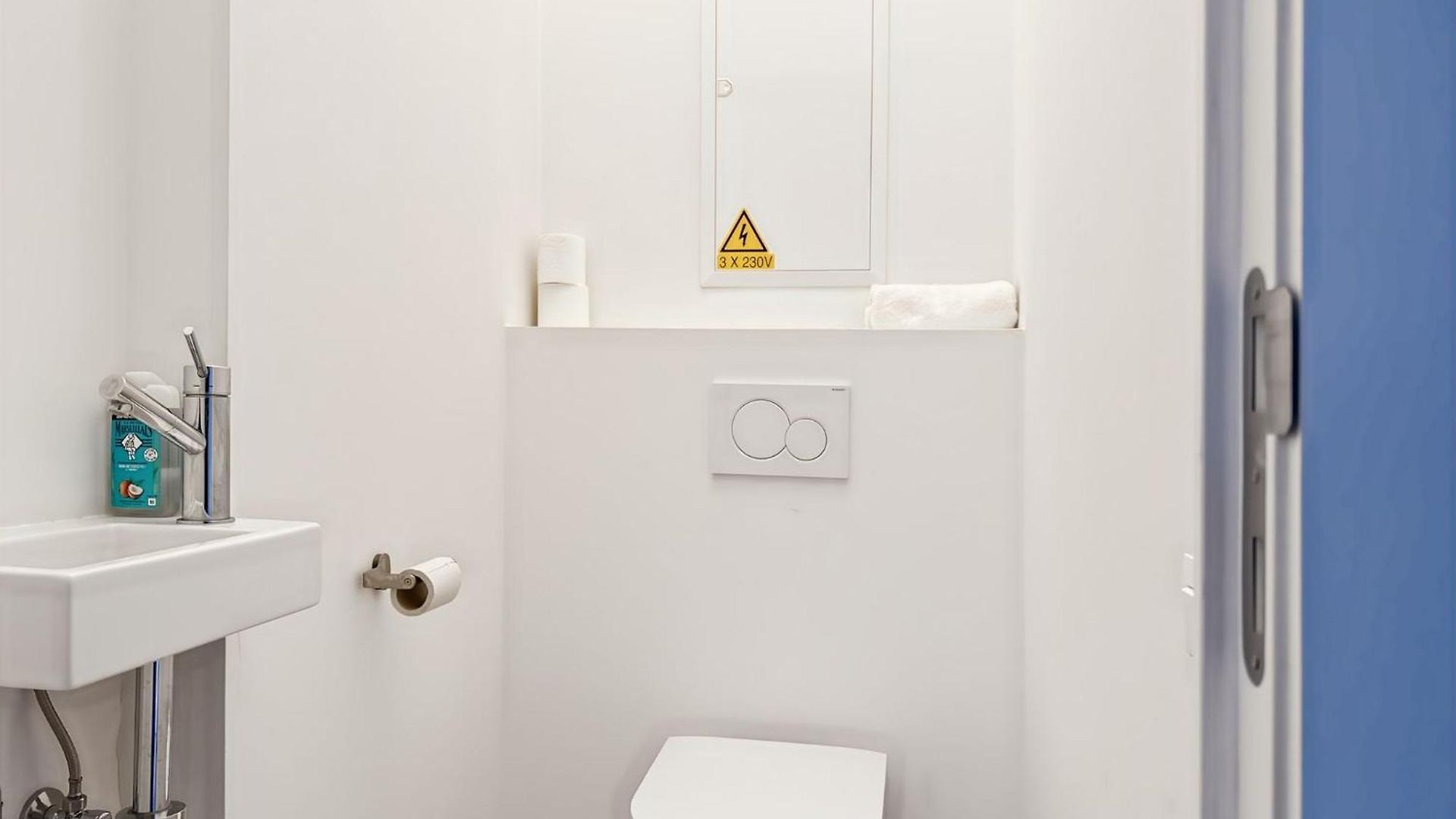 Self Check In 2 Bedroom In Brussels