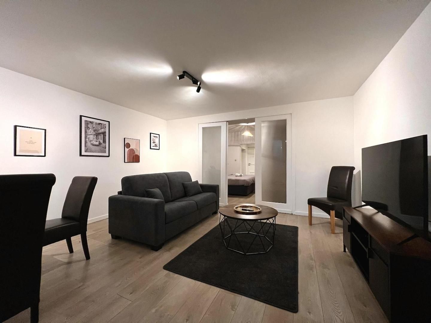 Charming Uccle - 1 Bedroom Apartment *