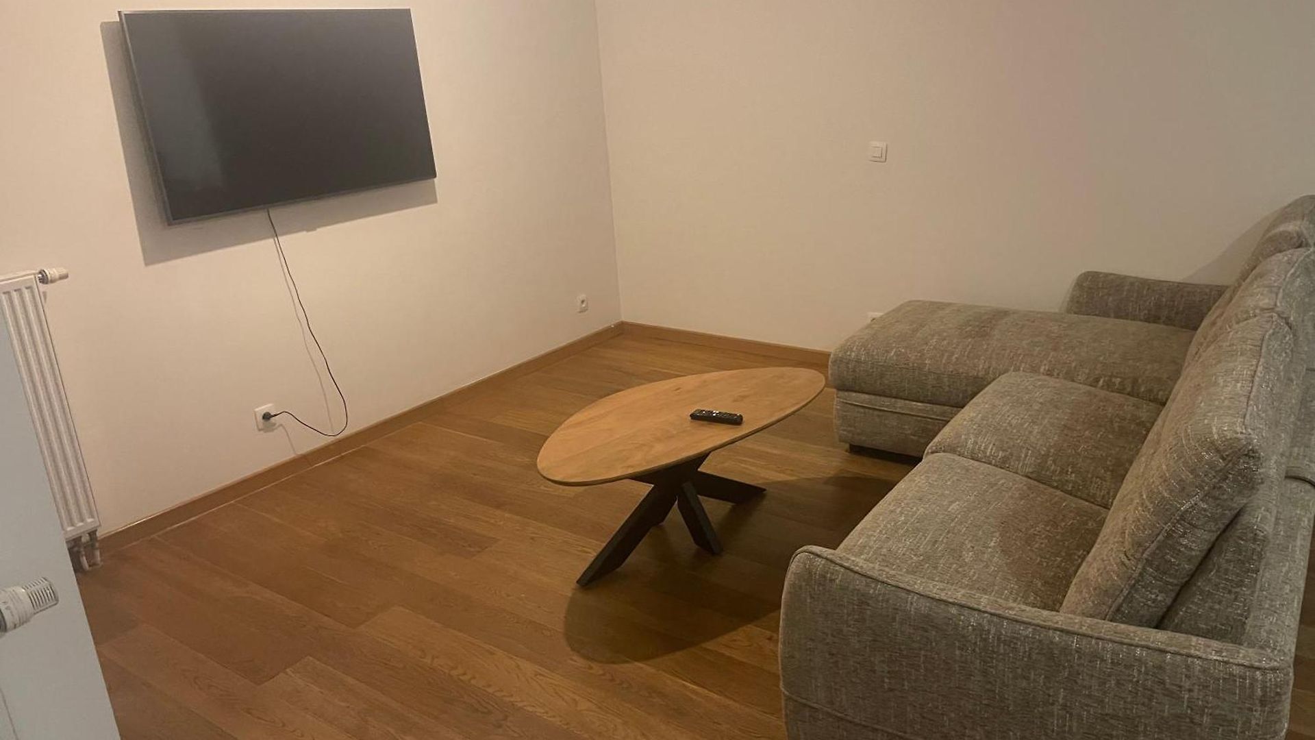 Modern Spacious 76M Apartment, 2 Sunny Terraces, Free Parking, Fast Wi-Fi, Near Brussels North Station & Tour Taxi