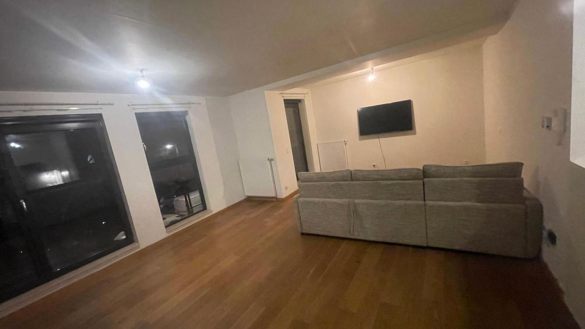 Modern Spacious 76M Apartment, 2 Sunny Terraces, Free Parking, Fast Wi-Fi, Near Brussels North Station & Tour Taxi Brussels