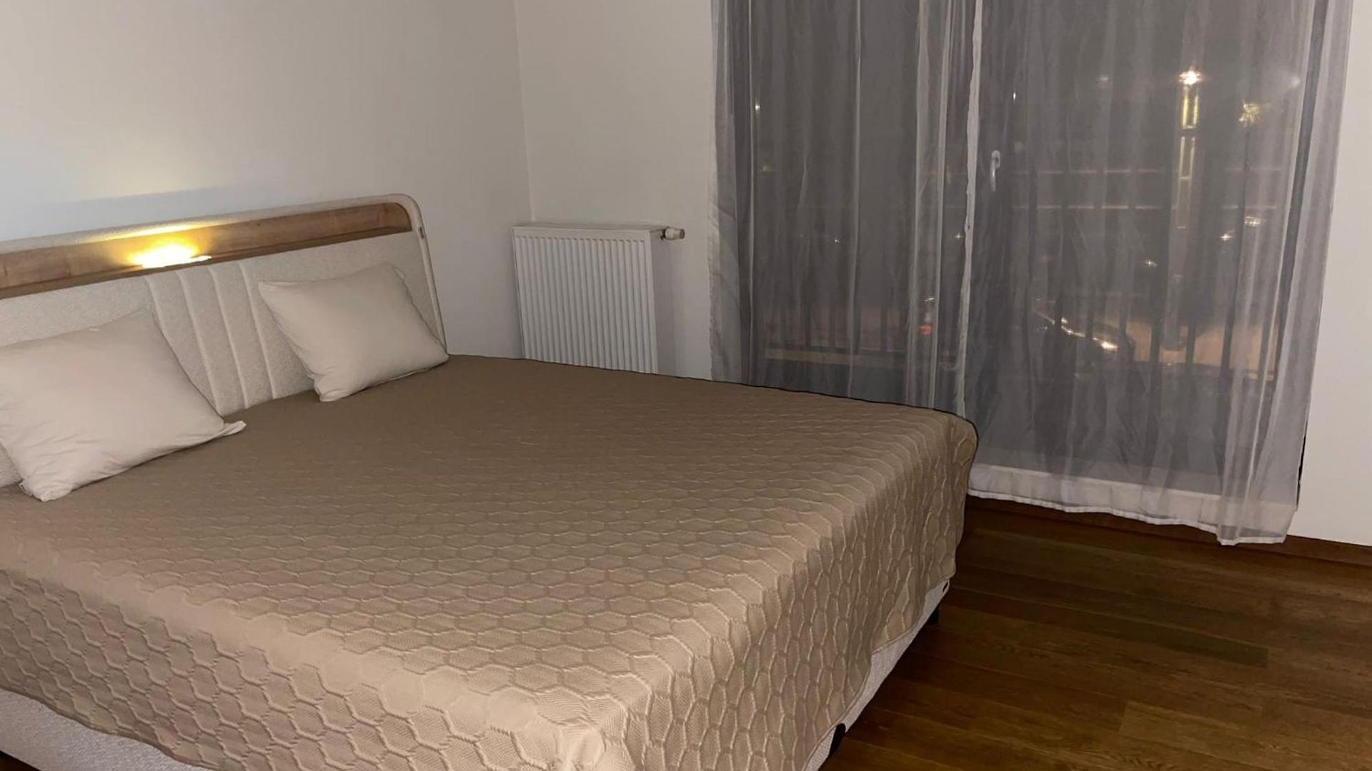 Apartment Modern Spacious 76M Apartment, 2 Sunny Terraces, Free Parking, Fast Wi-Fi, Near Brussels North Station & Tour Taxi *