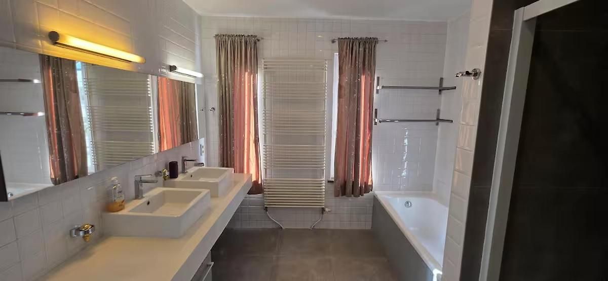 Family House 5br House 3ba Terrace Center Brussels