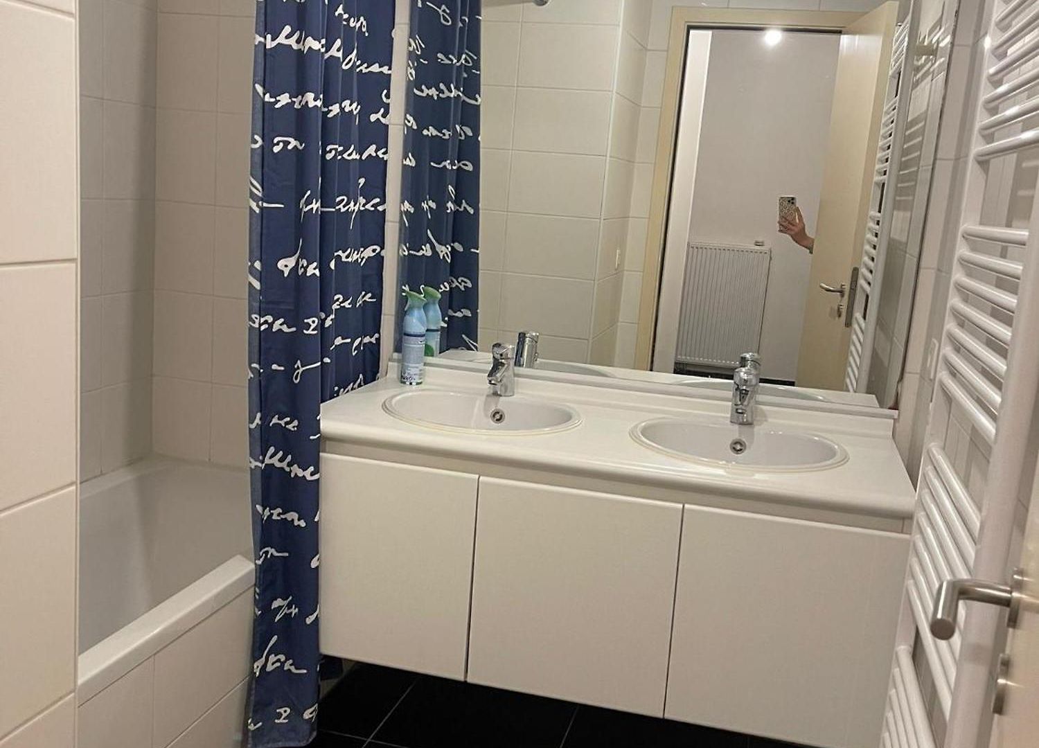 Modern Spacious 76M Apartment, 2 Sunny Terraces, Free Parking, Fast Wi-Fi, Near Brussels North Station & Tour Taxi * Brussels