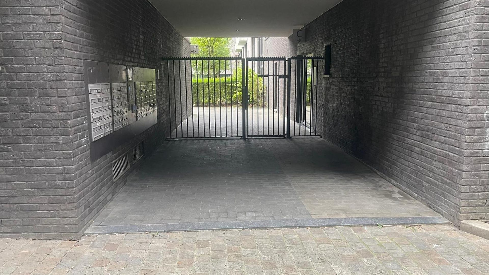 Modern Spacious 76M Apartment, 2 Sunny Terraces, Free Parking, Fast Wi-Fi, Near Brussels North Station & Tour Taxi Apartment *