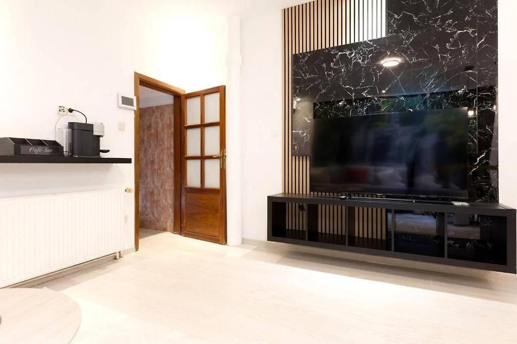Apartment Cozy, Bright 2-bedroom Duplex In Brussels-laeken