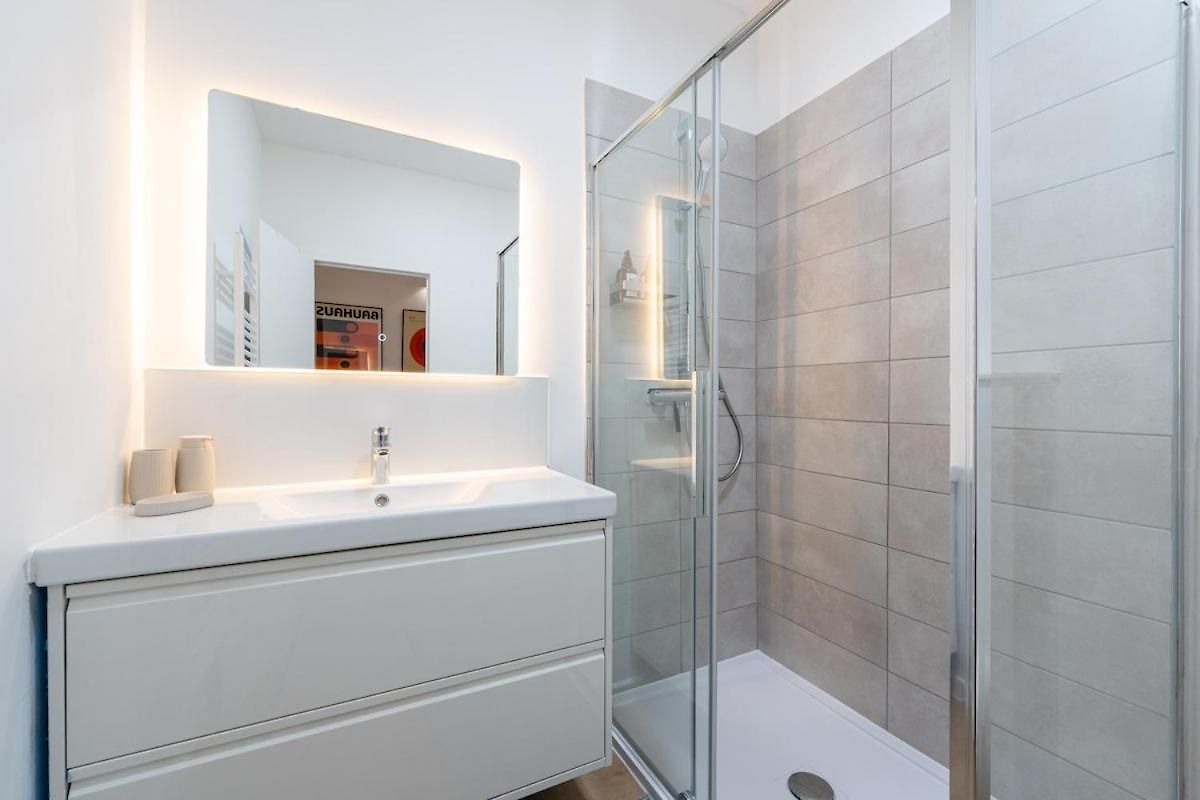 Modern Cocoon Gare Du Midi Bro14400 Apartment