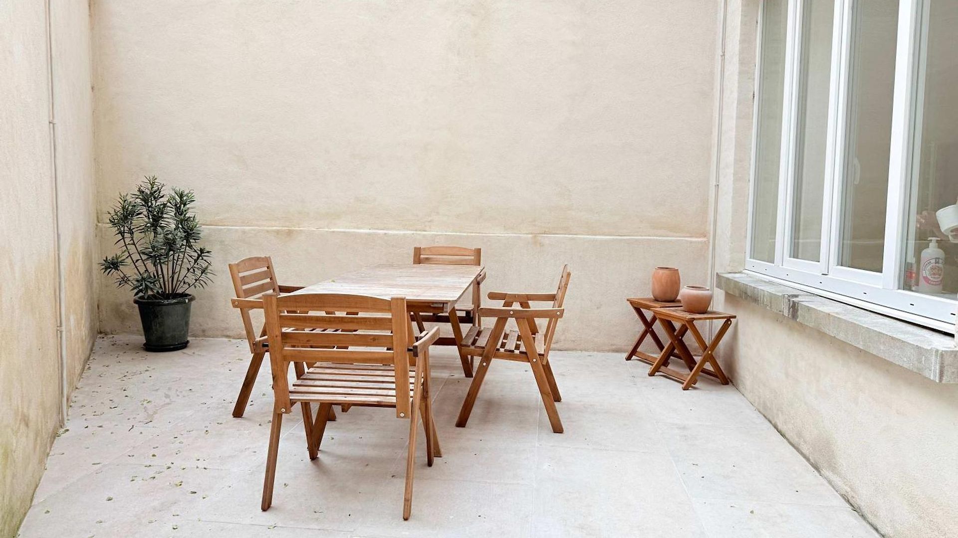 2 Bedrooms - Baby Crib & Furnished Terrace In Lovely