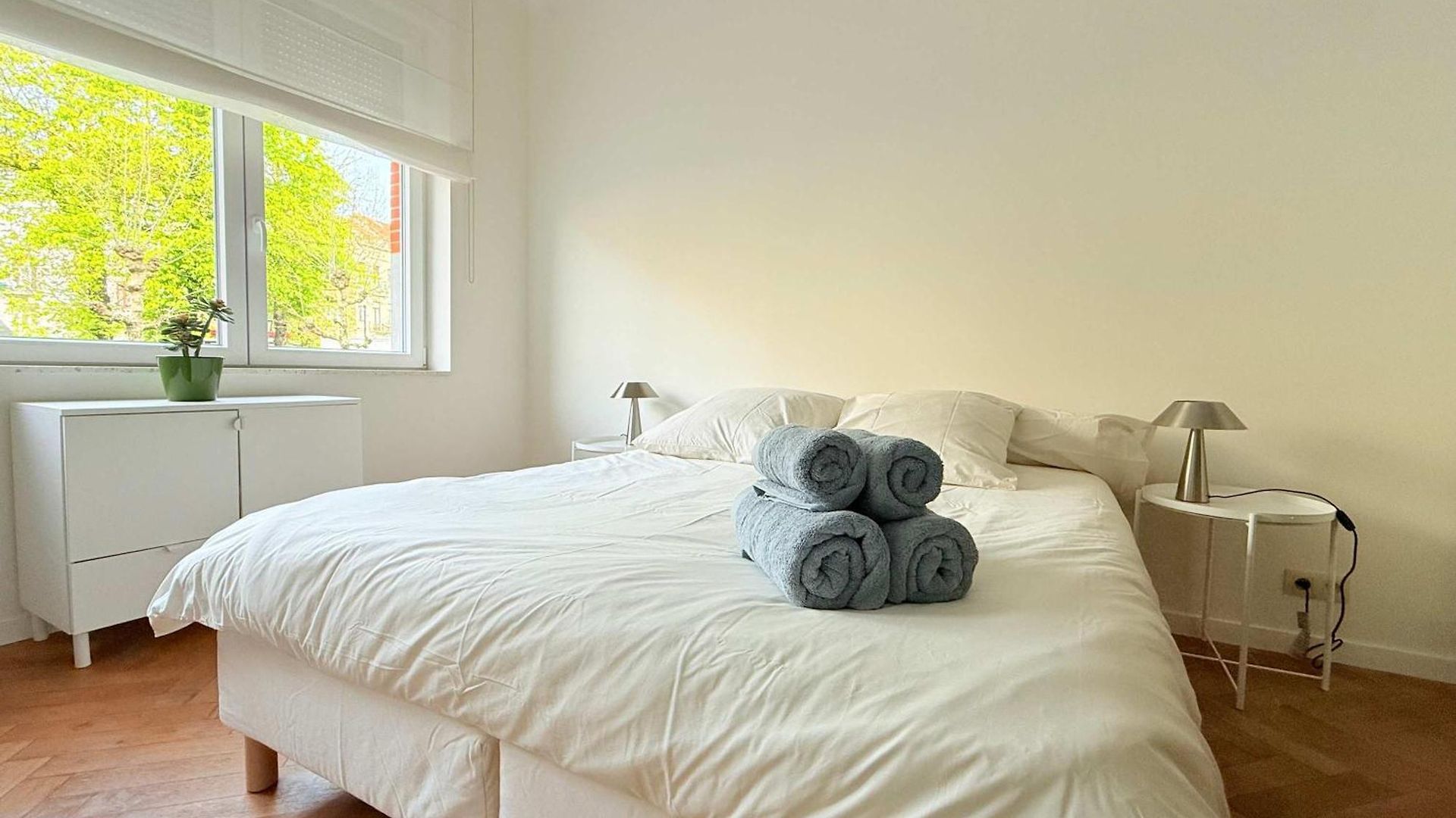 2 Bedrooms - Baby Crib & Furnished Terrace In Lovely * Brussels