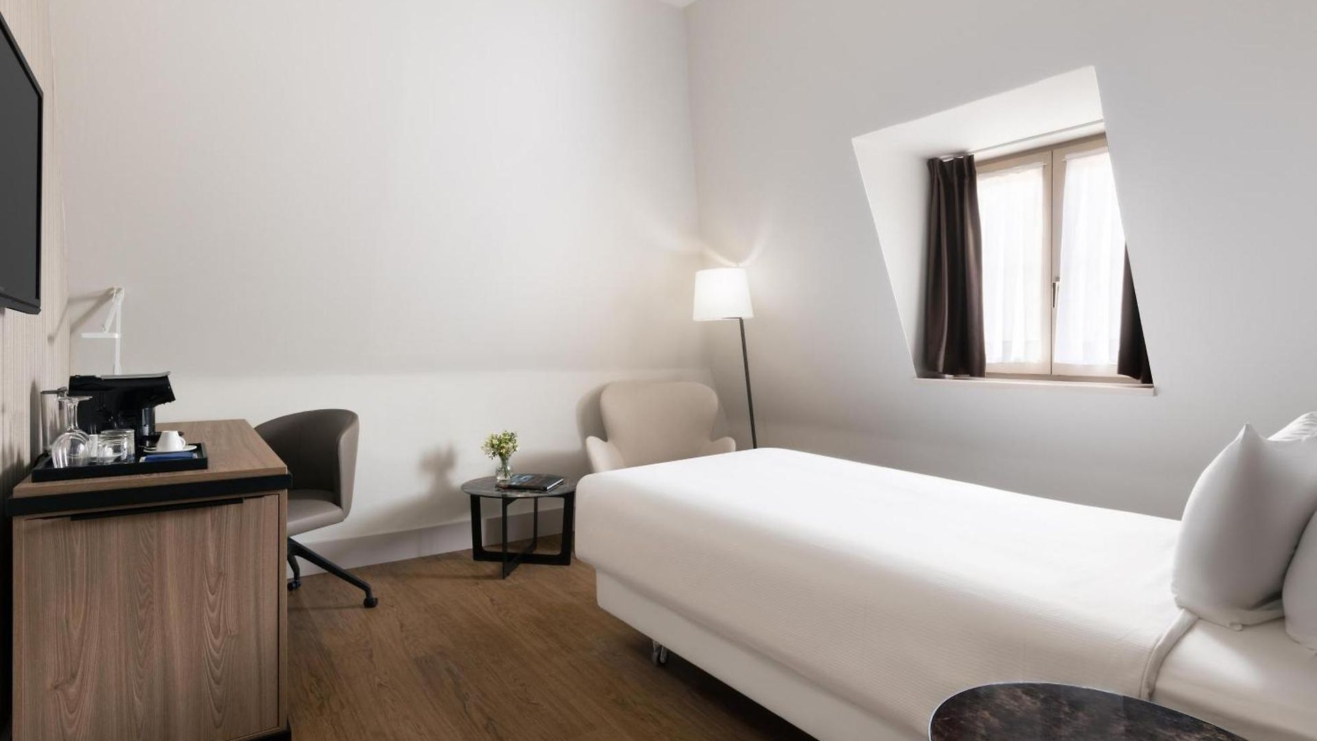Nh Carrefour De L'europe Hotel 4*