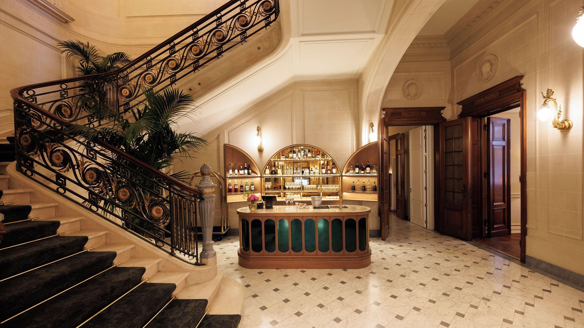 Fleur De Hotel 4*