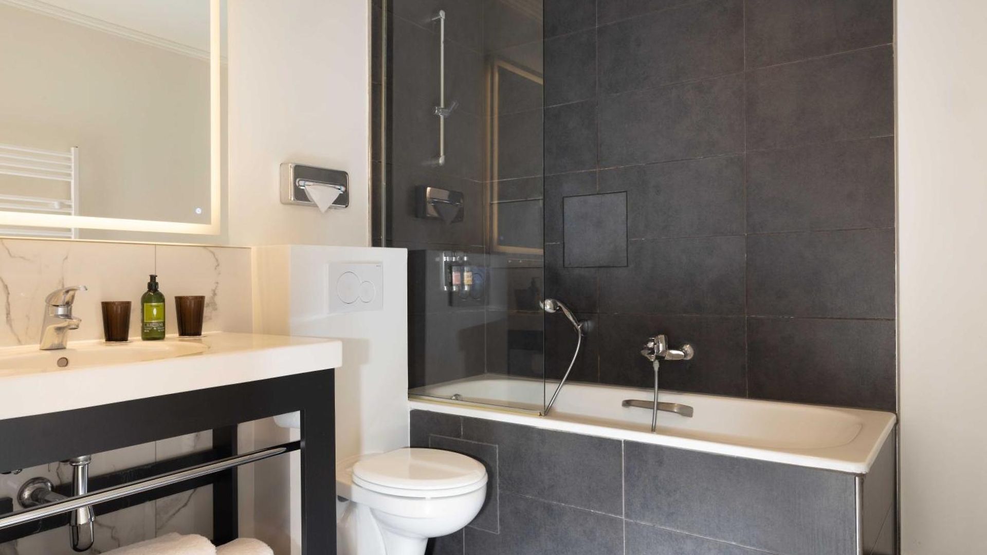 The Augustin Hotel 4*
