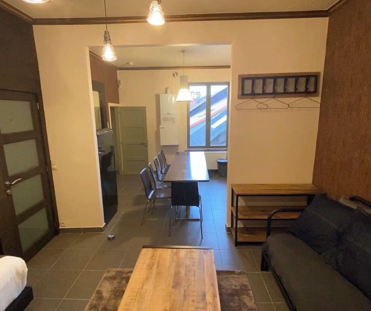 J And R Apartment