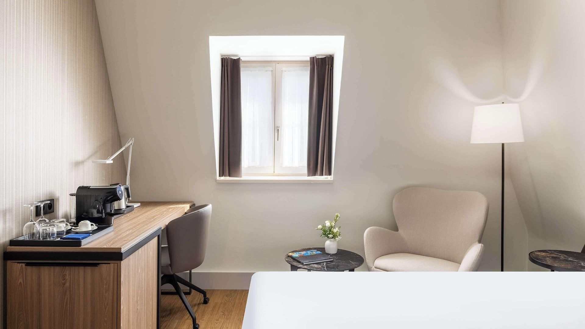 Nh Carrefour De L'europe Hotel 4*
