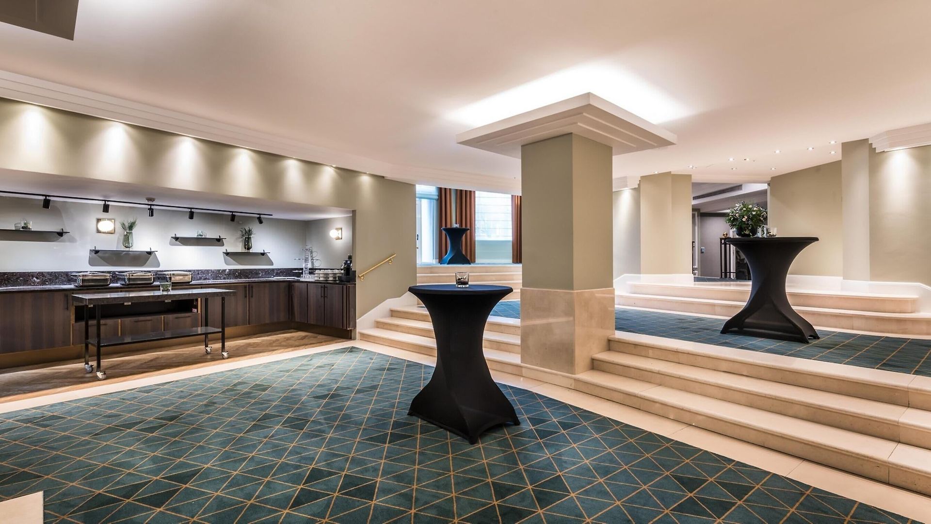 Hilton Grand Place 4*