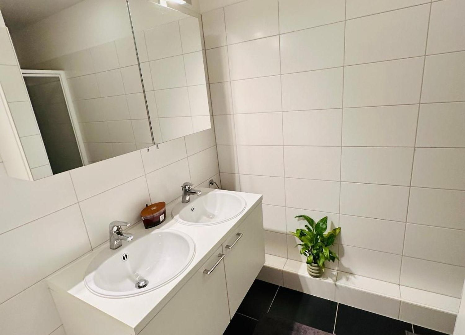 Modern - 2bd - - Grand Place