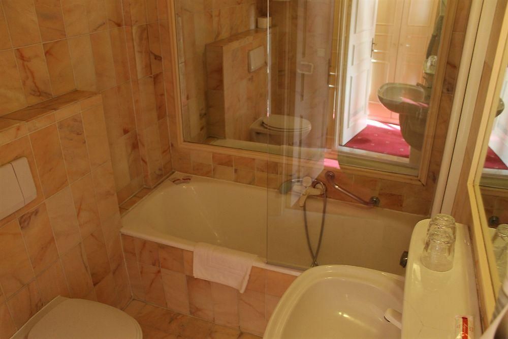 Hotel Matignon 3*