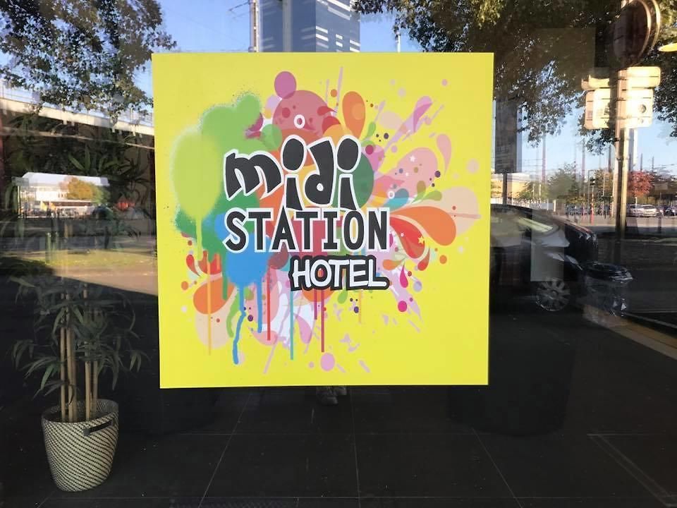 Midi Station