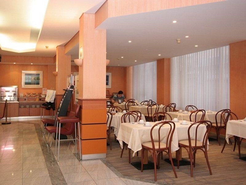 Aris Grand Place Hotel 3*