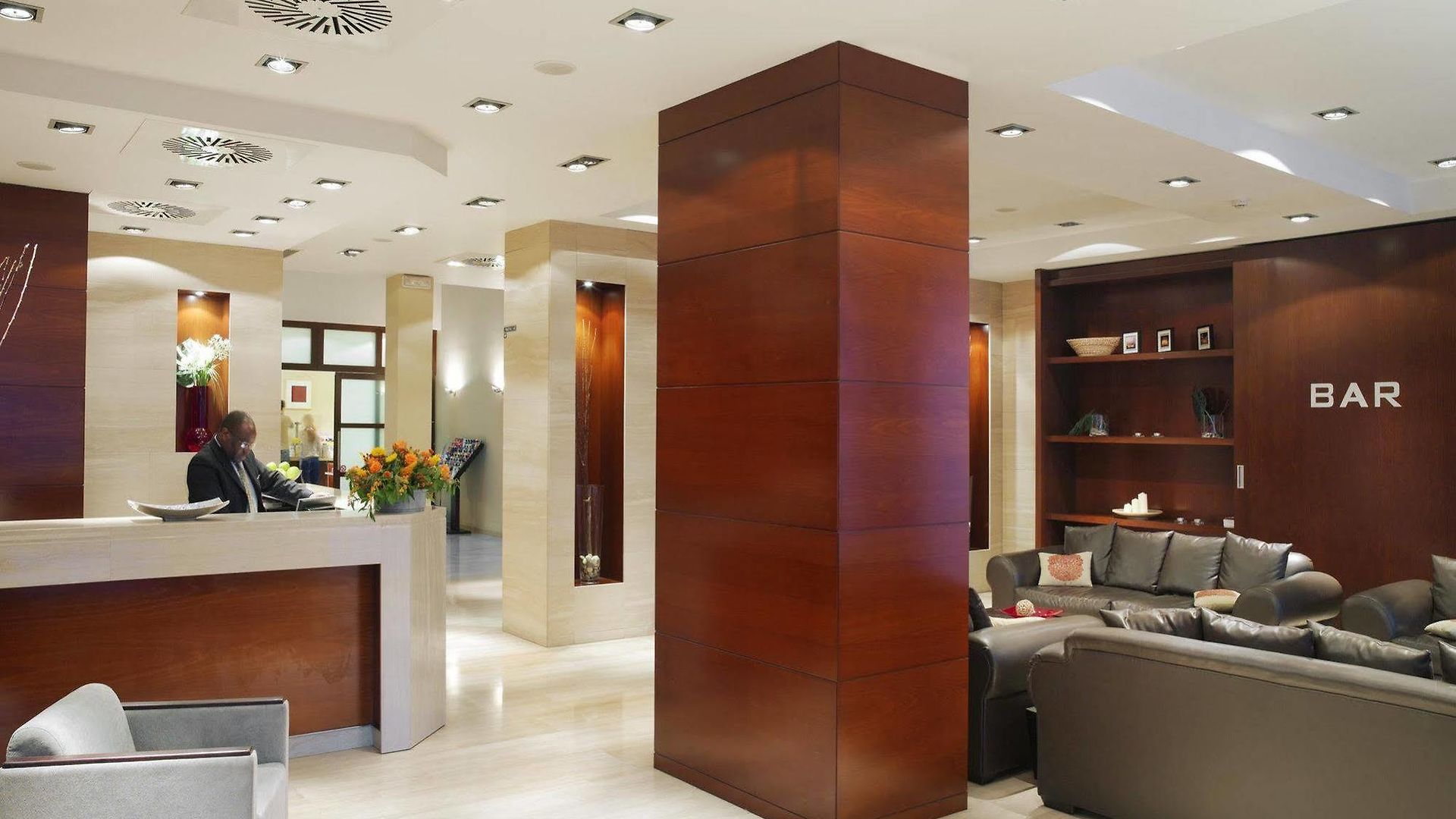 Catalonia Grand Place Hotel 4*