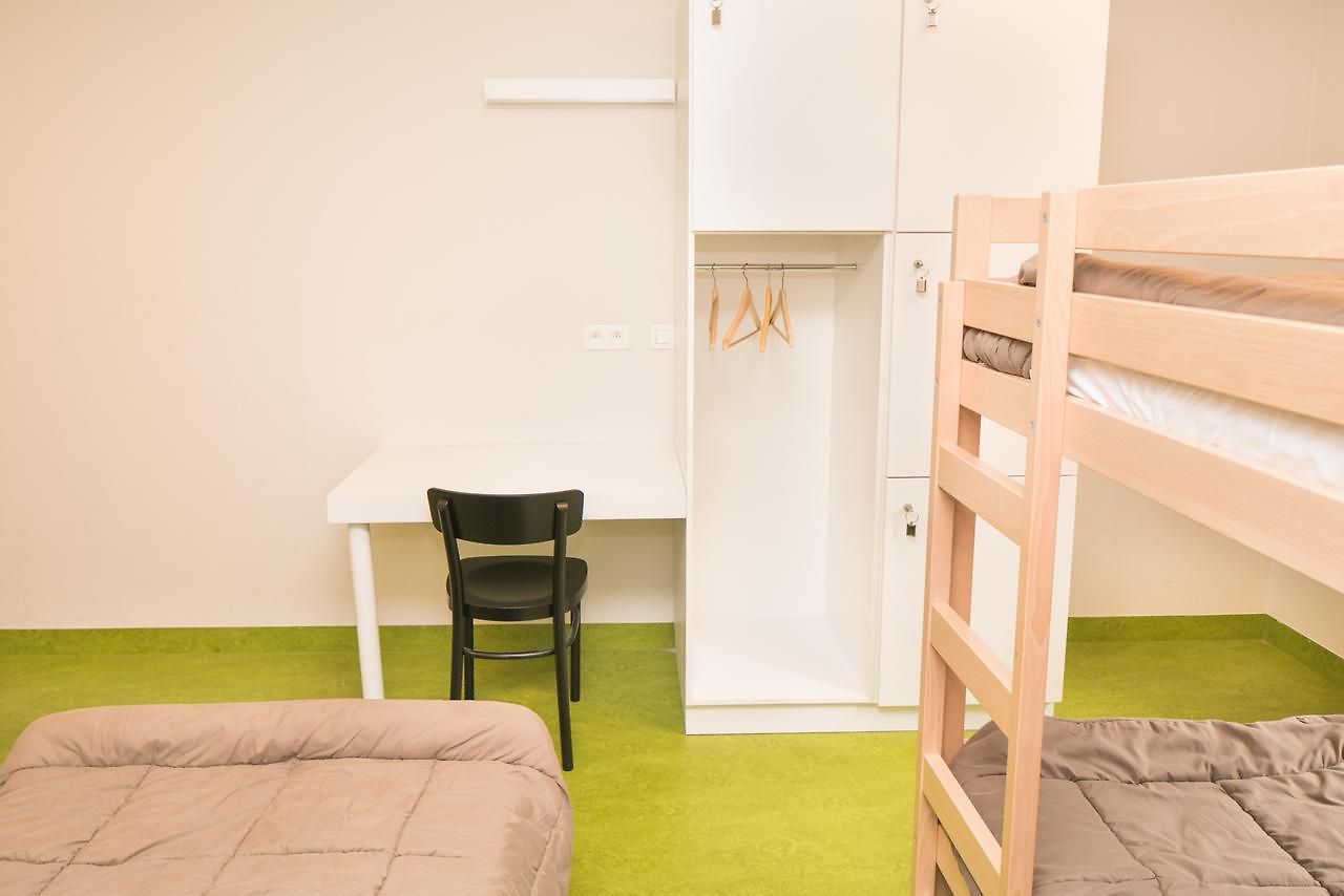 Bruegel Hostel *