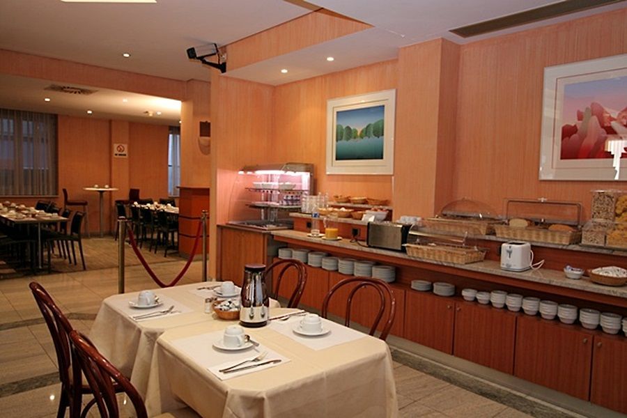 Hotel Aris Grand Place 3*