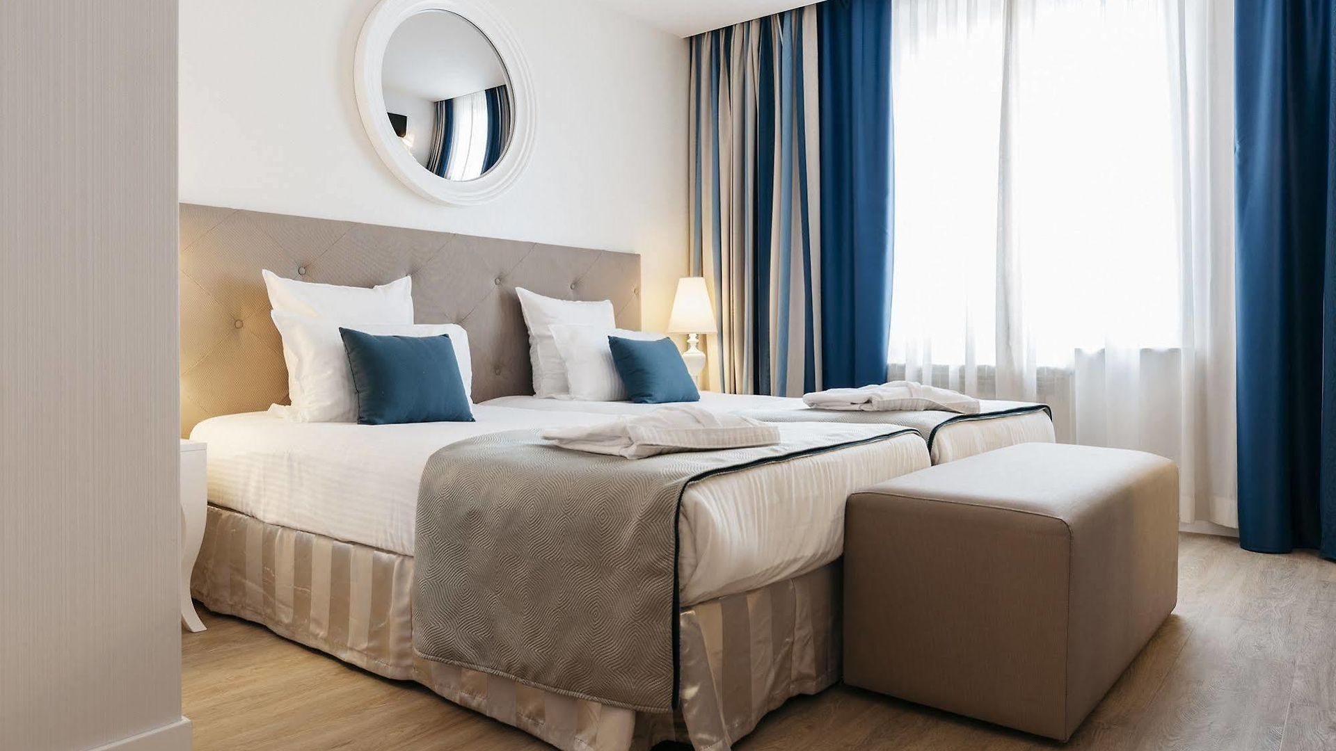Hotel Catalonia Grand Place 4*