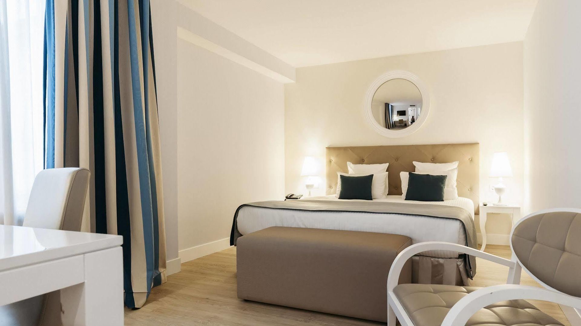 Catalonia Grand Place 4*