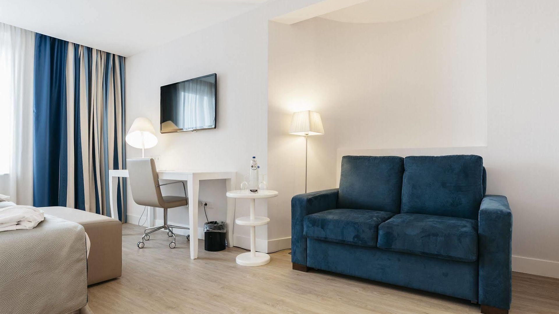 Catalonia Grand Place 4*