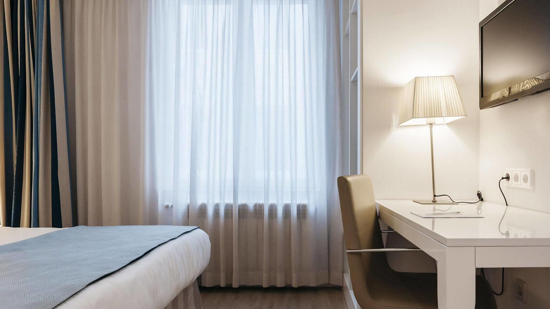 Hotel Catalonia Grand Place 4*