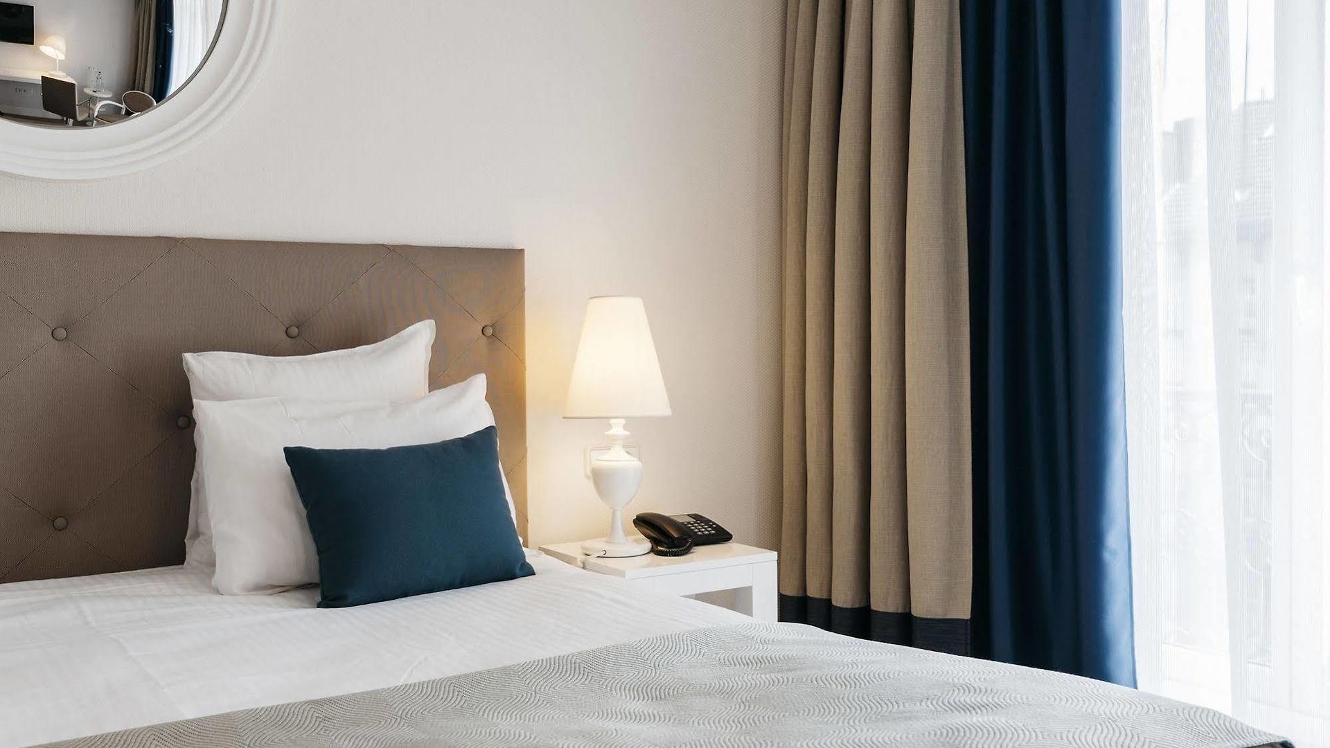 Catalonia Grand Place Hotel