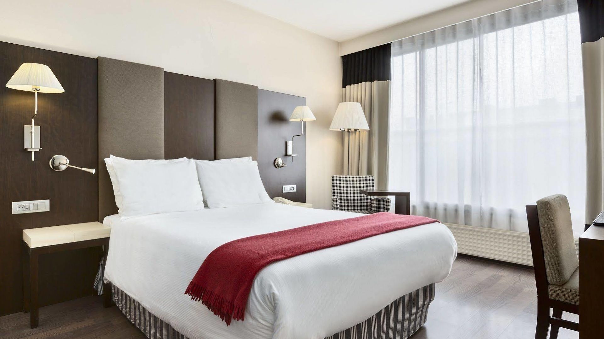 Nh Grand Place Arenberg Hotel 4*