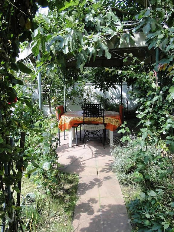 La Zarin Bed & Breakfast
