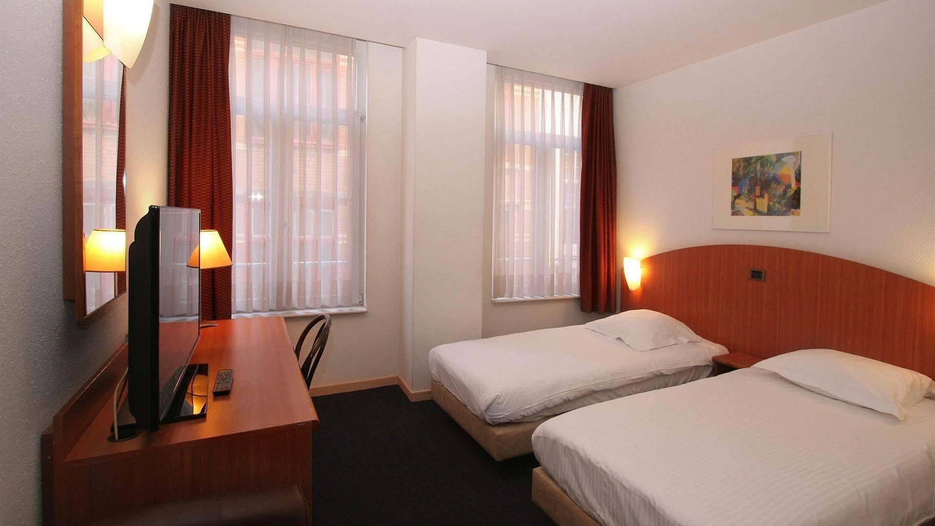 Aris Grand Place Hotel 3*