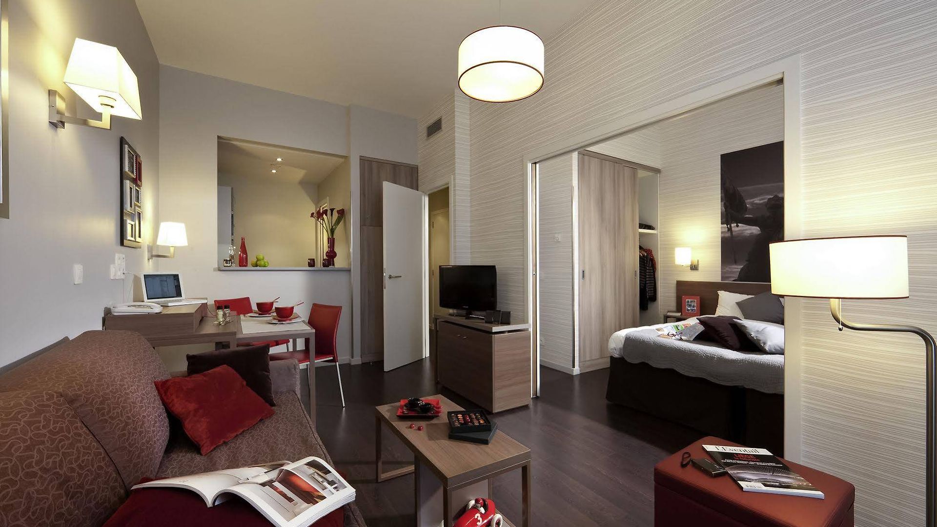 Adagio Grand Place 4*