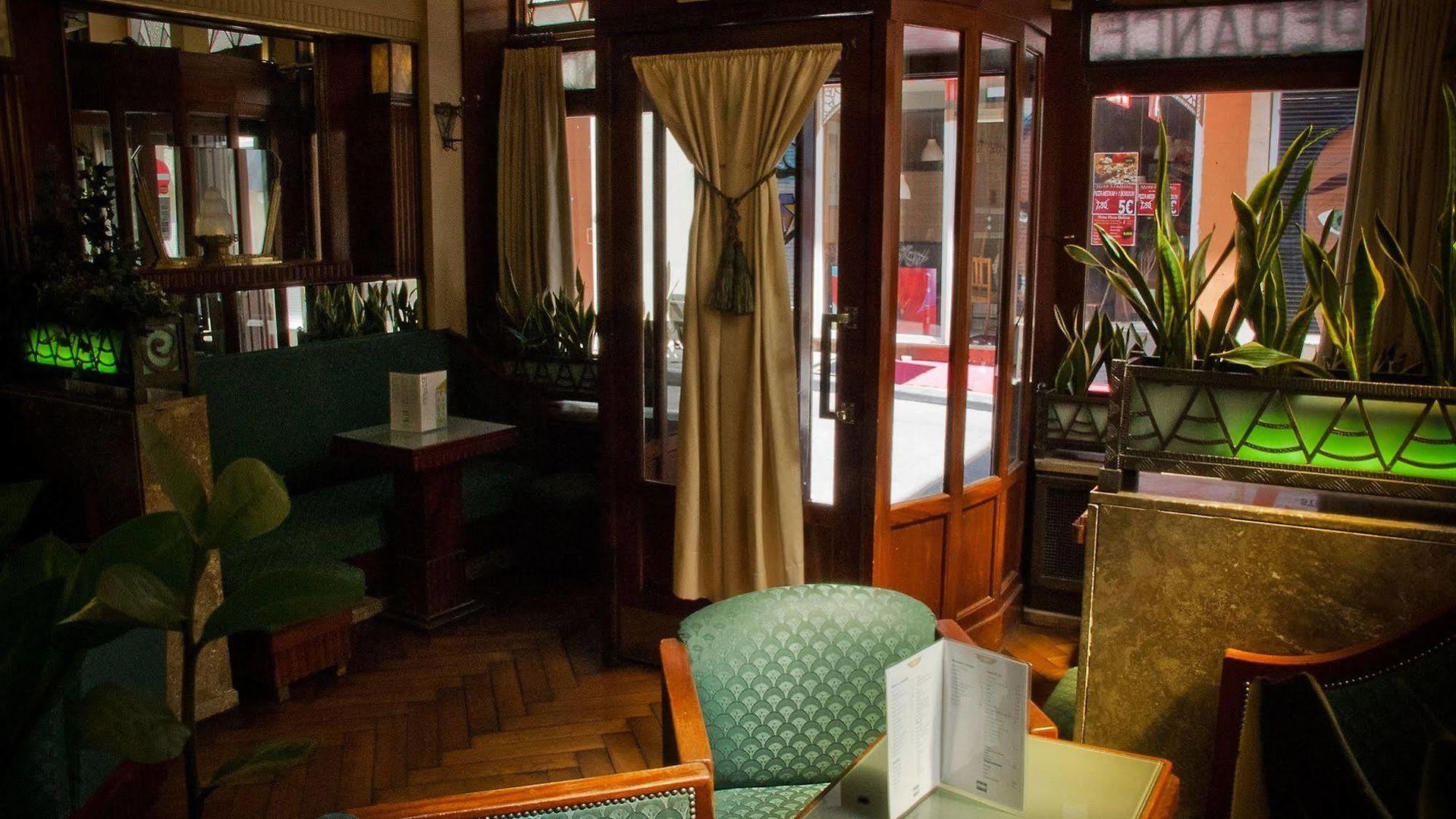 Esperance Hotel 3*